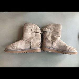 🏠 Moving Sale 📦 UGG Buckle Boots
